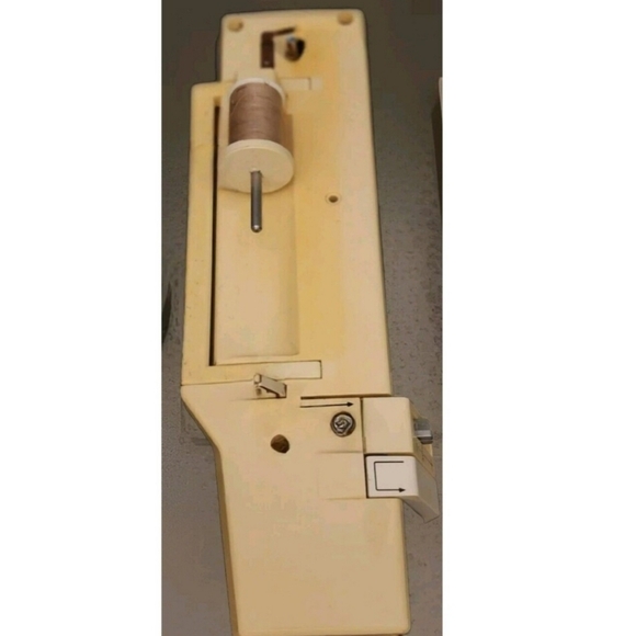 Vintage Singer 6233 Sewing Machine w/ Case, REFURBISHED and RESTORED - Picture 4 of 8